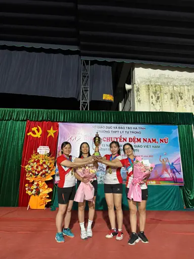 Giải bóng chuyền đệm nam, nữ - Chào mừng kỷ niệm 43 năm ngày Nhà giáo Việt nam